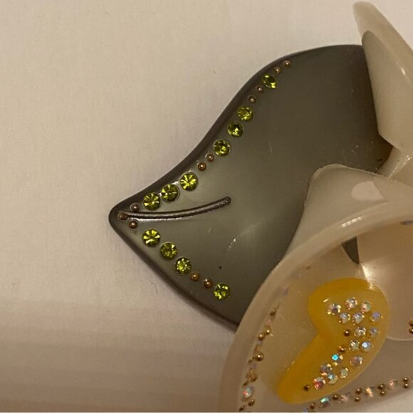 VINTAGE BROOCH PIN 2 WHITE CALLA LILY GREEN LEAF RHINESTONE BEAD ACCENT MCM - Picture 4 of 13